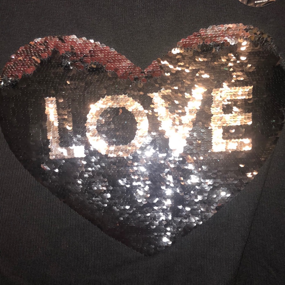 BLACK AND SILVER REVERSIBLE SEQUIN HEART PULLOVER